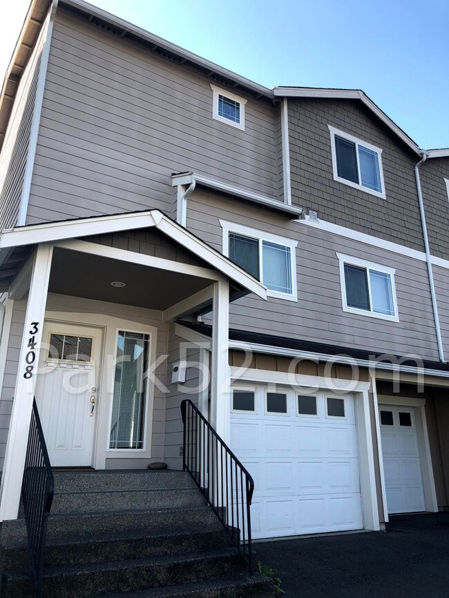 3 Bedroom Townhome in Tacoma - 3 Bedroom Townhome in Tacoma