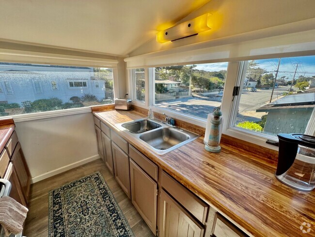Building Photo - 518C-PGPM-F-CS Unit Suite B Rental