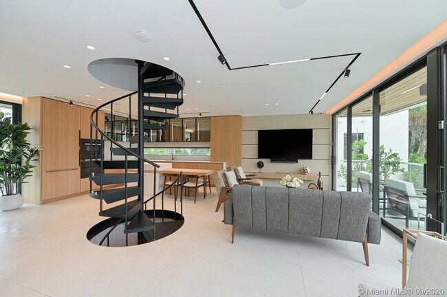 Photo - 288 Palm Ave