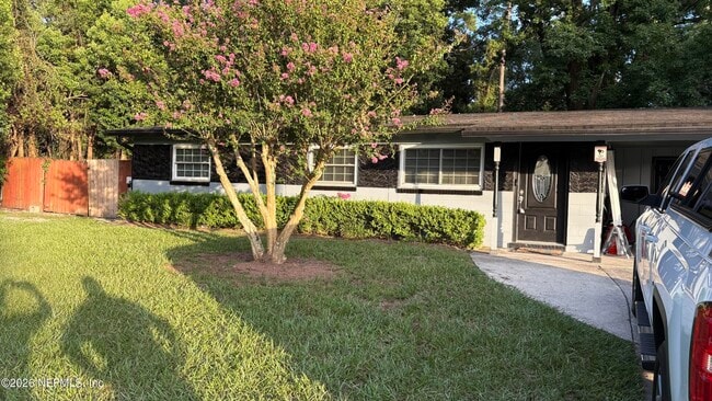 Building Photo - 8036 Delaroche Dr
