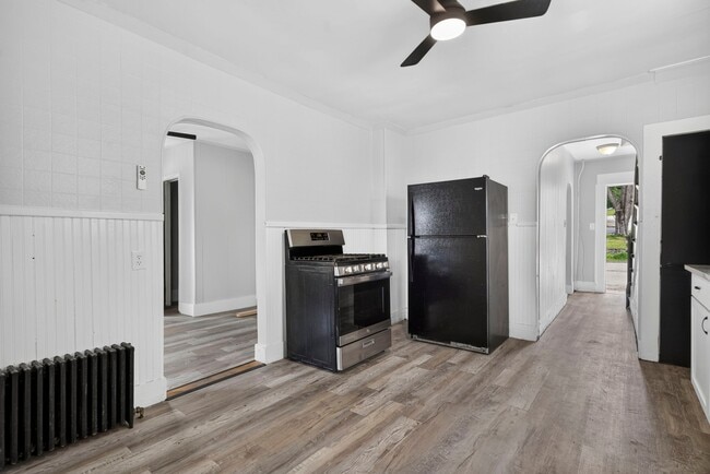 Photo - 571 Amherst St