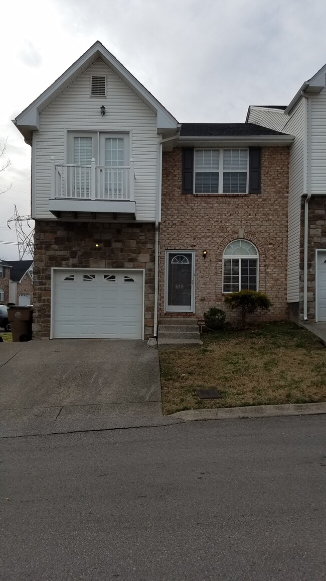 front of house - 618 Spence Enclave Way