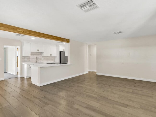 Photo - 544 W 17th Pl