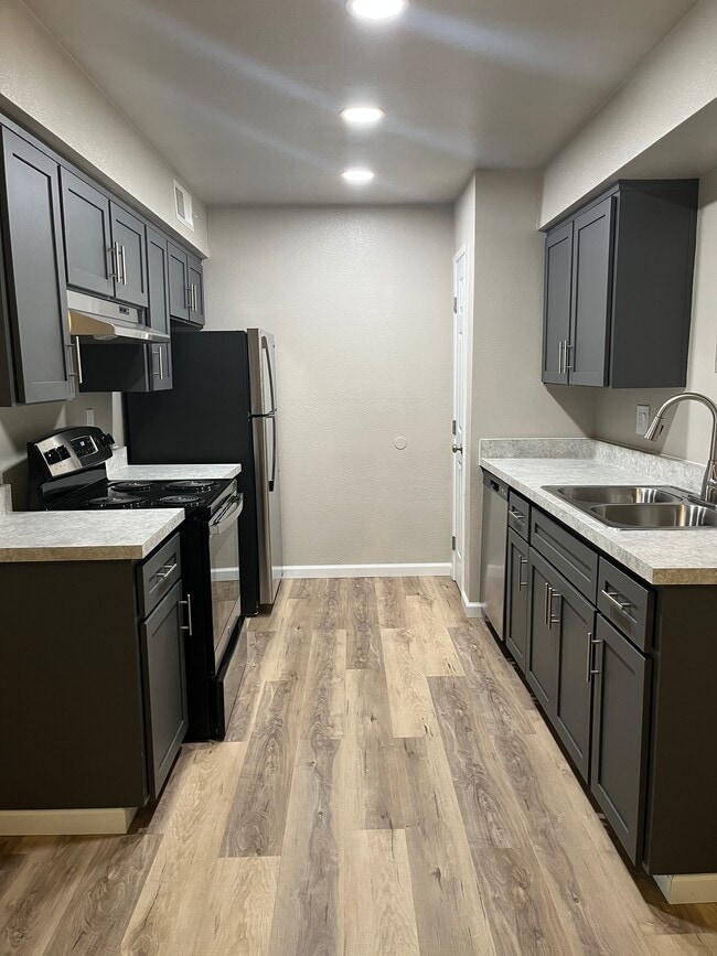 remodeled kitchen - Tanglewood Apartments