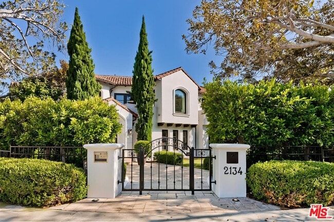 2134 La Mesa Dr