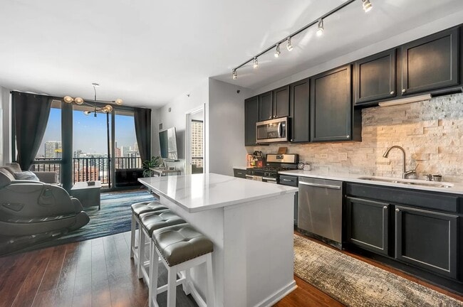 Photo - 210 S Desplaines St Unit 1807