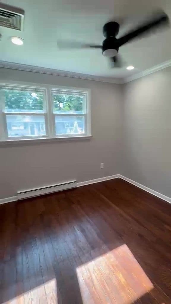 70 Iris St