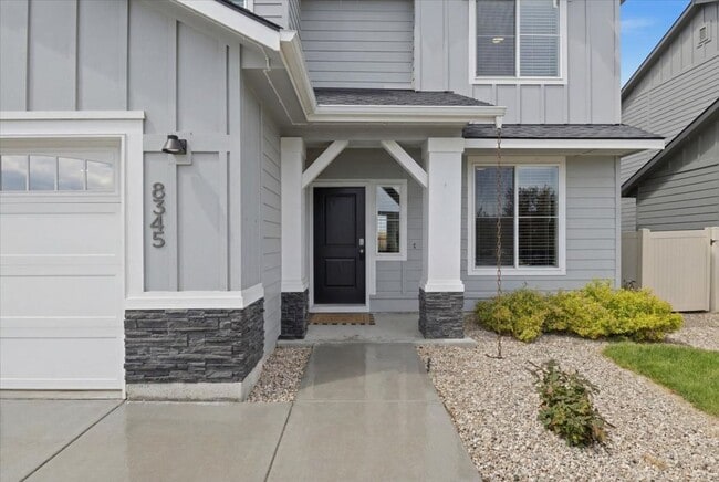 Photo - 5 Bedroom, 2.5 Bathroom home located in Southeast Boise