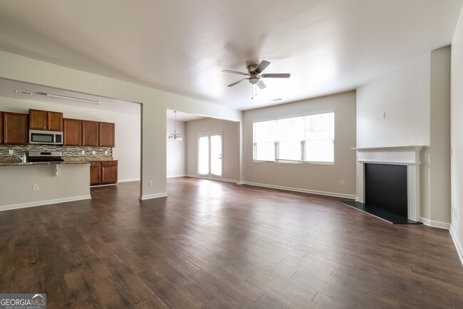 Photo - 207 Hollyhock Ln