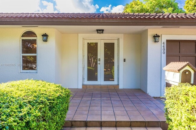 Building Photo - 4400 SW 9th Ln