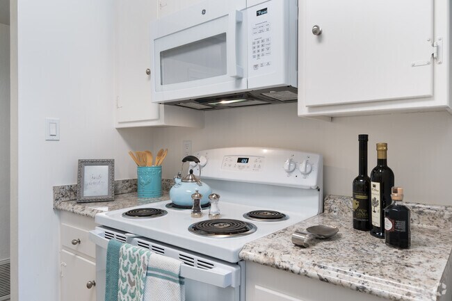 2BR, 2BA - 1150SF