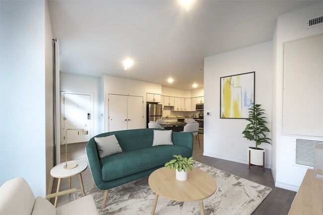 Photo - 100 Cabot St