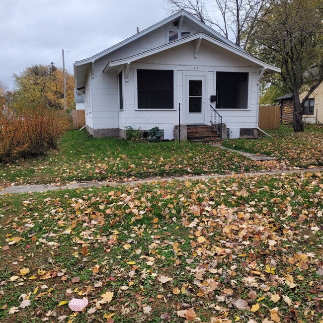 Building Photo - "Charming 3-Bed Home in Brainerd with Spac...