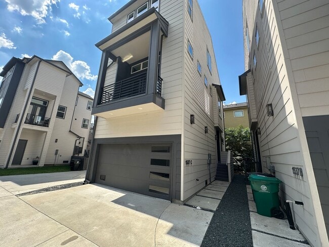 Photo - For Lease | 3 Bed, 2 Bath | 2,139 Sq Ft | ...