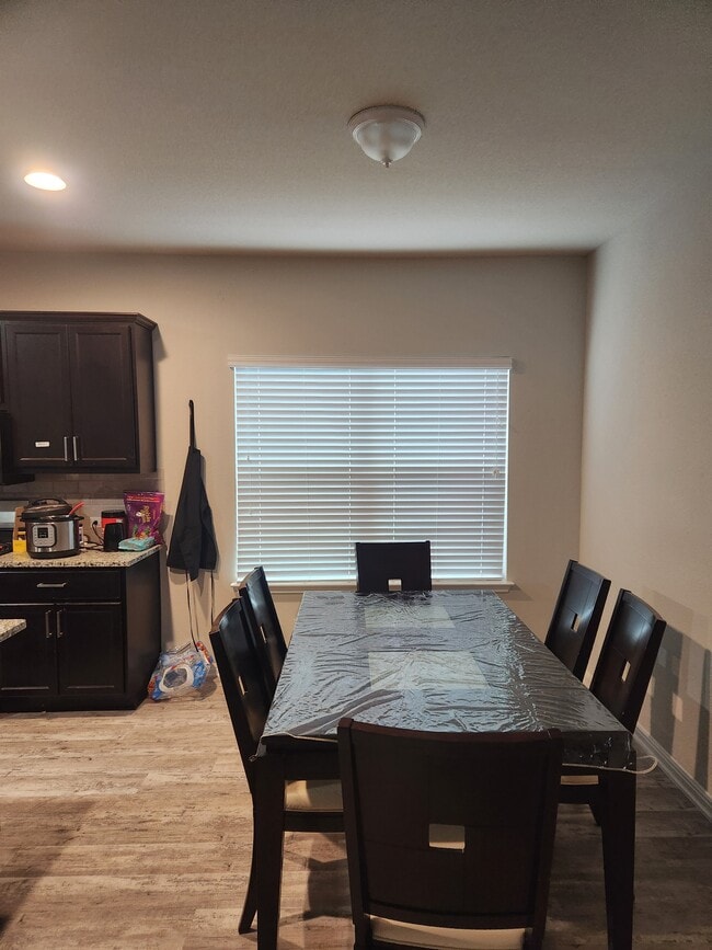 Building Photo - 3069 Blantyre Bnd Unit Room for rent