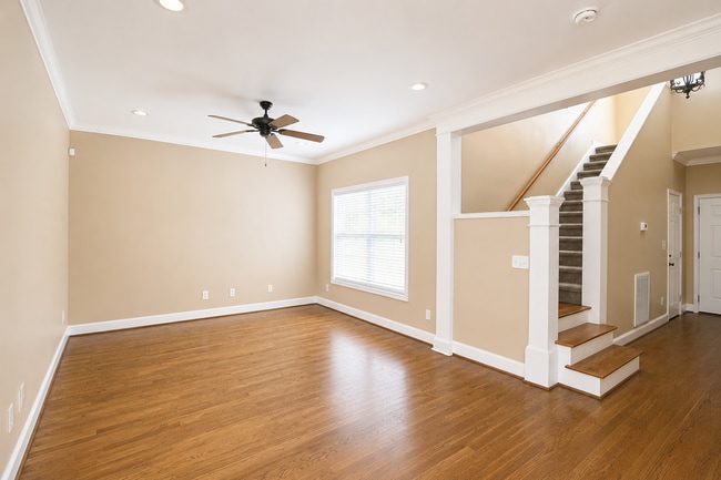 Photo - 112 St James Pl
