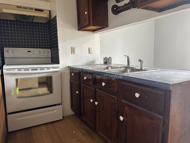 Photo - 821 Alby St