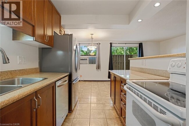 Photo - 793 Colborne St Unit 114