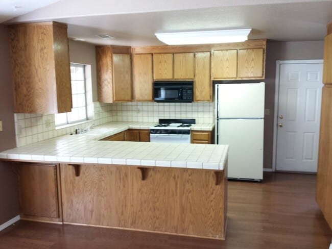 2177 Hacienda St