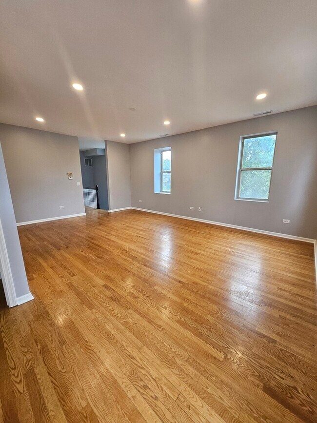 Photo - 736 S Kedzie Ave Unit 2