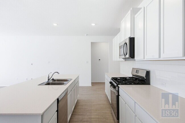 Photo - 106 Arbordale St