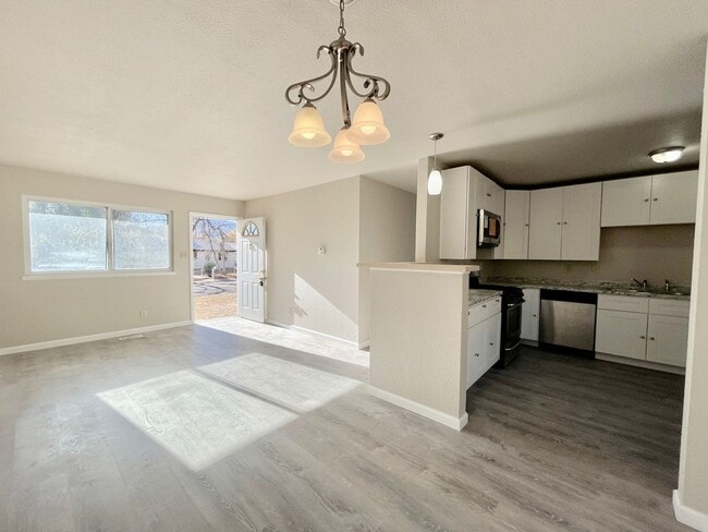 Photo - 3 Bedroom/ 1 Bathroom Rancher Close To Fort Carson