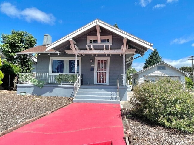 Building Photo - Rose City Park 2 bed, 2 bath with classic ... Rental