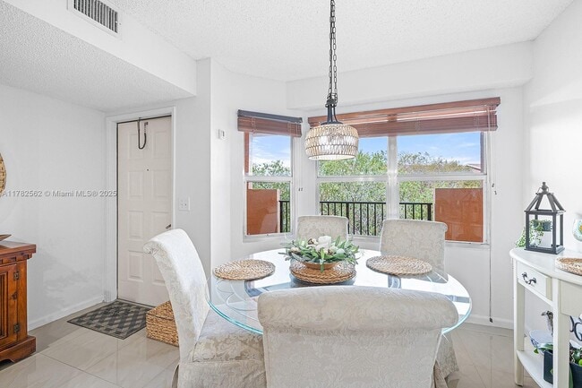 Photo - 701 SW 141st Ave