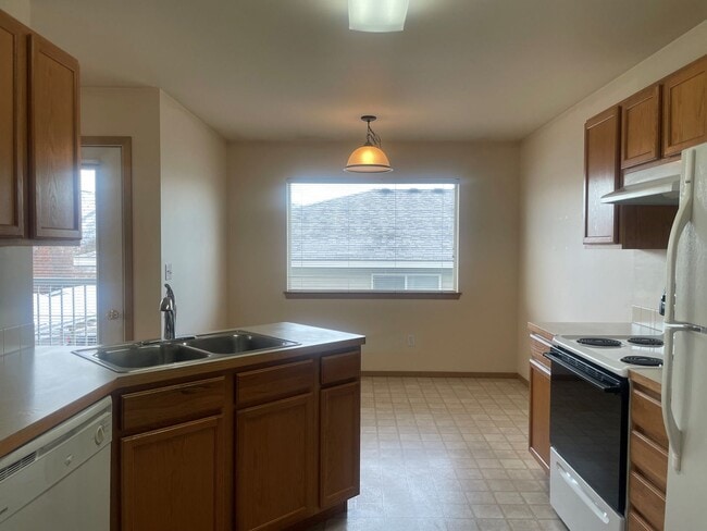 Photo - 595 Eastmont Ave Unidad D
