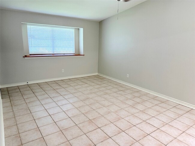 Photo - 534 Glenvale Dr
