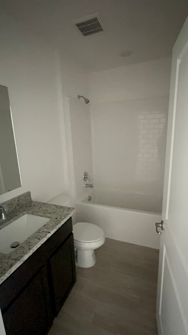 Photo - 268 Pioneer Ave NE