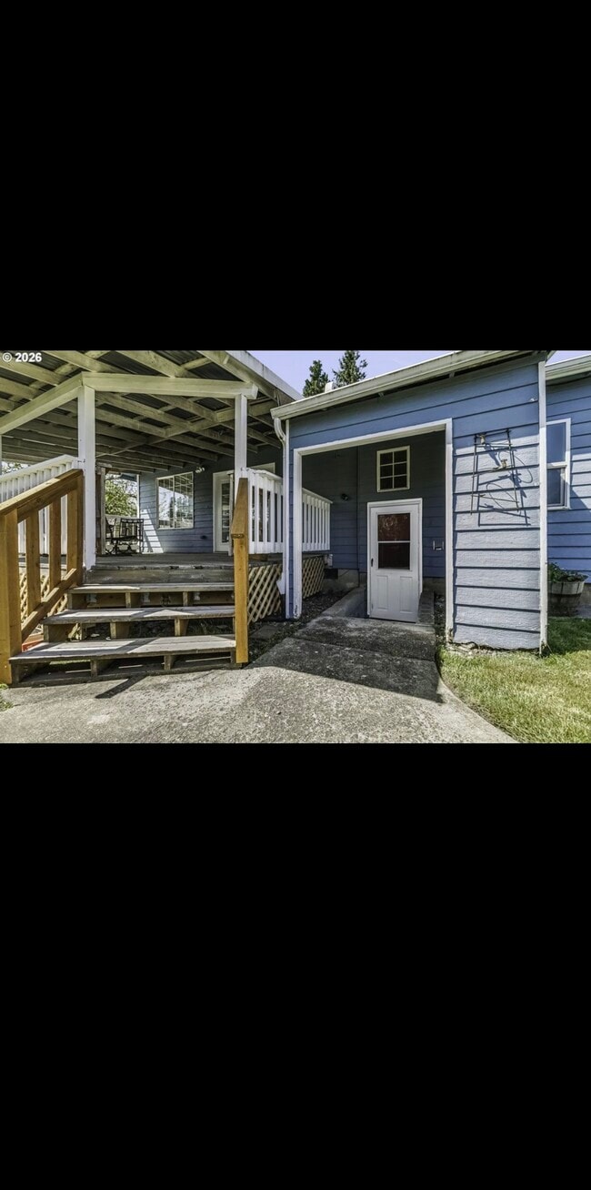 Building Photo - 35928 E Historic Columbia River Hwy Unit Basement Apartment