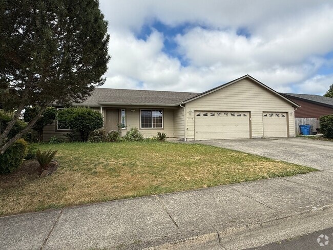 Building Photo - Charming One-Level Ranch in Peaceful Battl... Rental