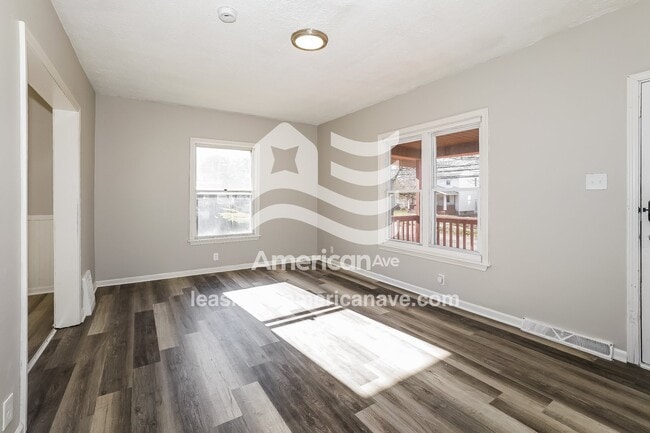 Photo - 563 Garry Rd