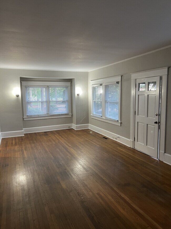 350 W Illinois Ave