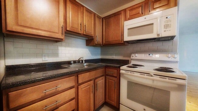 Photo - One Bedroom -  Union Square * ALLSTON * * School House @ Ringer Park