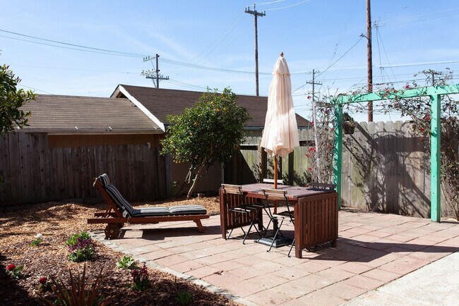 Shared Backyard Access - 5116 Fresno Avenue A