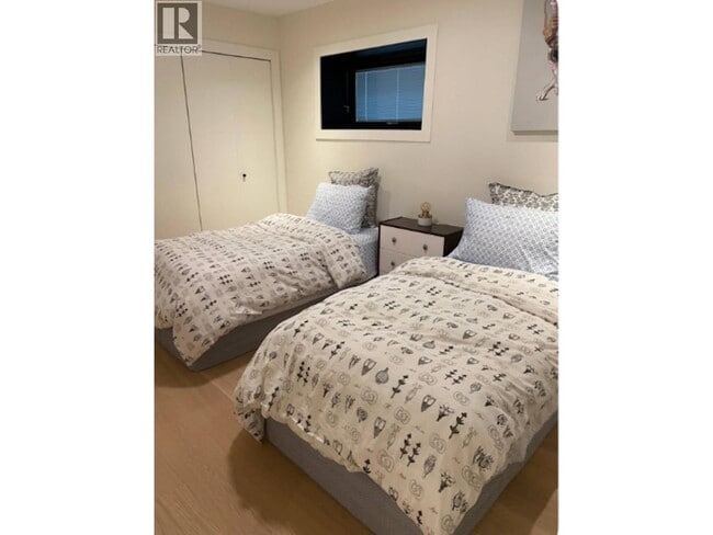 Photo - 282 E 18th Ave