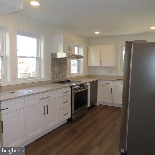 Photo - 228 Rowe Ave