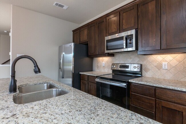 Photo - 805-807 Jameson Unidad 805