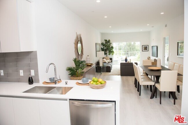 Photo - 625 S Barrington Ave Condo Unit 207