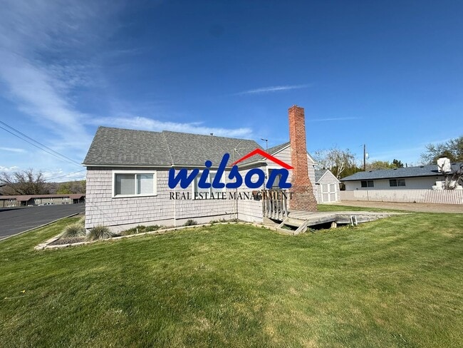 Building Photo - Move-In Ready 3-Bedroom with Fresh Finishes & Basement Space