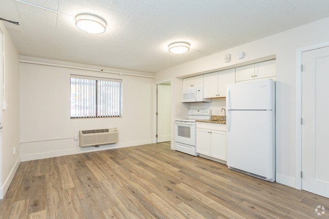 Studio, 1 BA - 305 SF - East Bay Flats