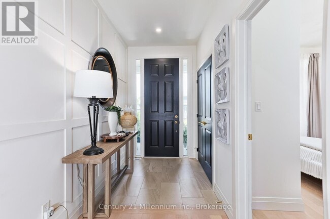 Photo - 103 White Oak Cres