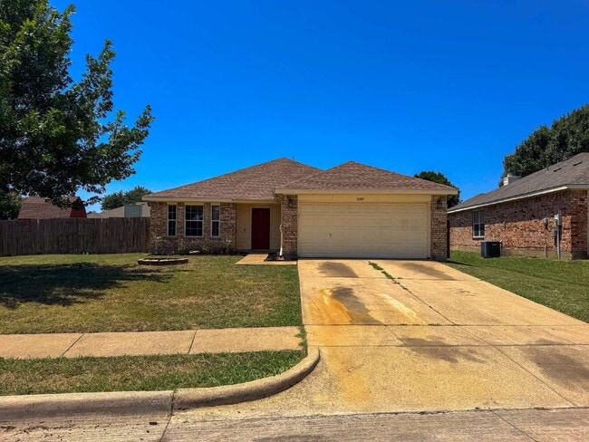 Photo - 3 Bed, 2 bath home in Burleson ISD - Great Location!