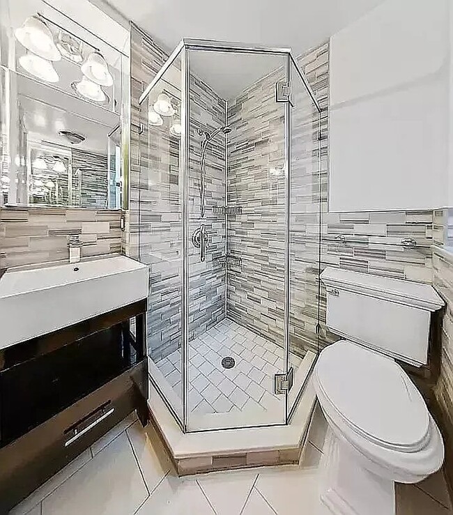 Photo - 326 E 35th St Unit LE