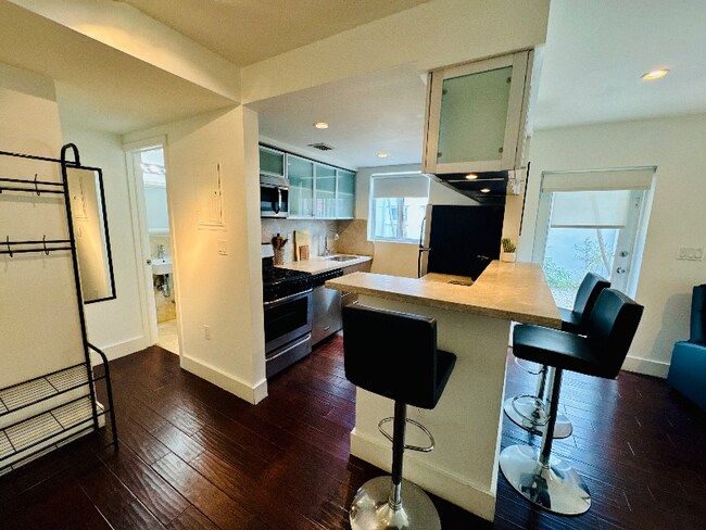 Photo - 741 6th St Unidad 102 W