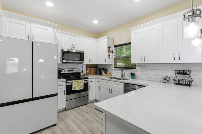 Photo - 16529 Kingsbury Dr