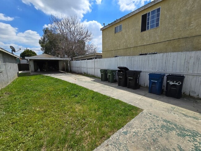 Photo - 9618 Kalmia St
