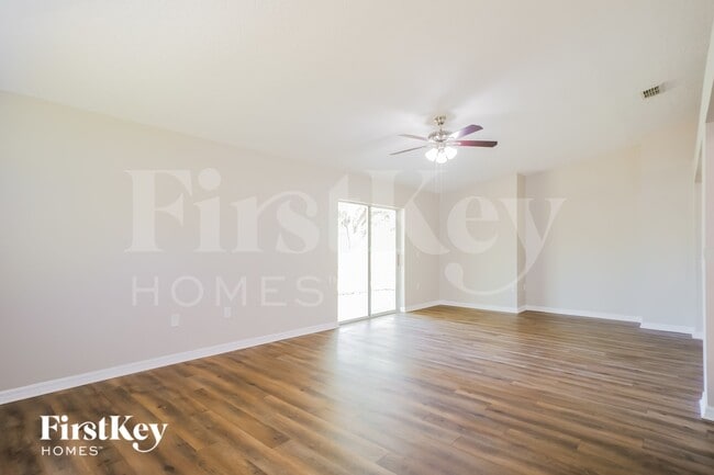 Photo - 117 King Arthur Ct